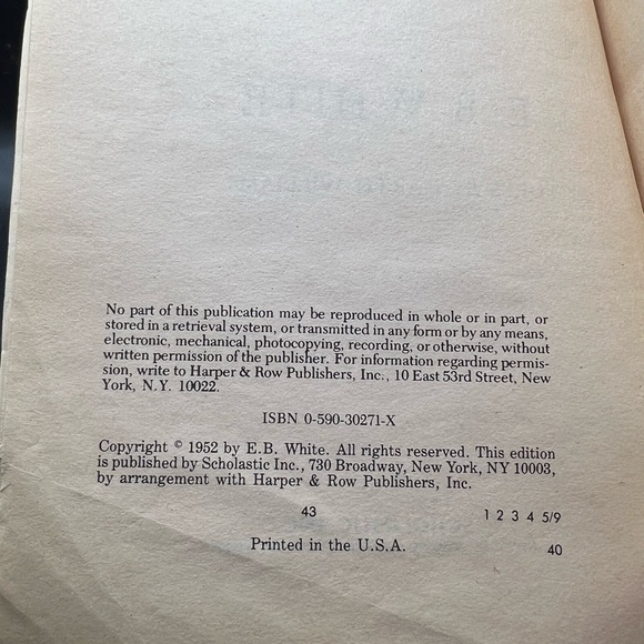 Charlotte's Web by E.B White paperback - Picture 6 of 6